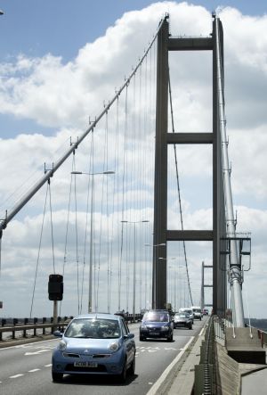 Humber bridge traffic